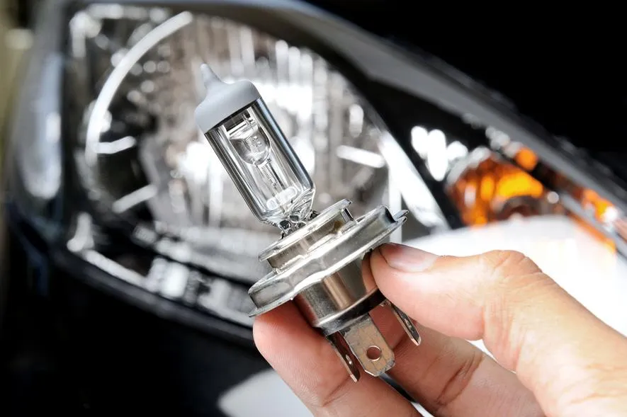 تعمیر لامپ هدلایت خودرو
