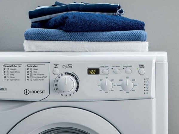 علت چشمک زدن چراغ های ماشین لباسشویی ایندزیت