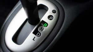 چرا خودروی اتوماتیک در دنده عقب حرکت نمی‌کند؟