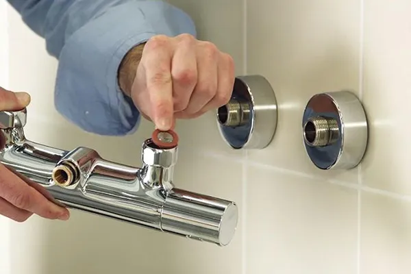 تعویض واشر شیر توالت در زمان تعمیر