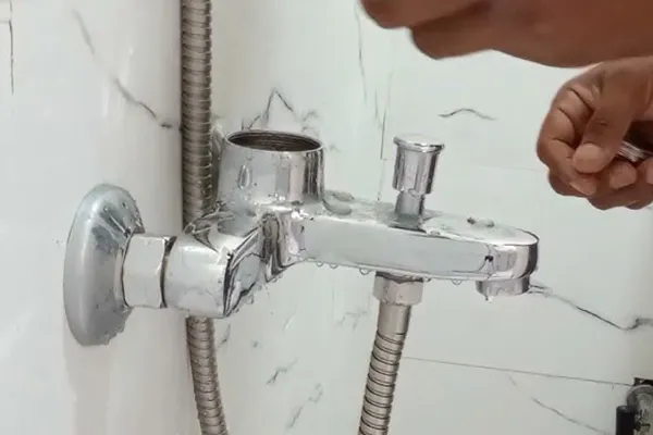 تعویض کارتریج جهت رفع چکه شیر اهرمی حمام